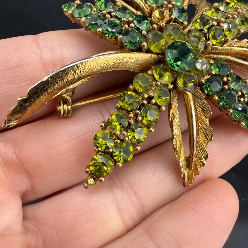 Vintage Rhinestone Brooch Gold Tone Green Sparkle READ